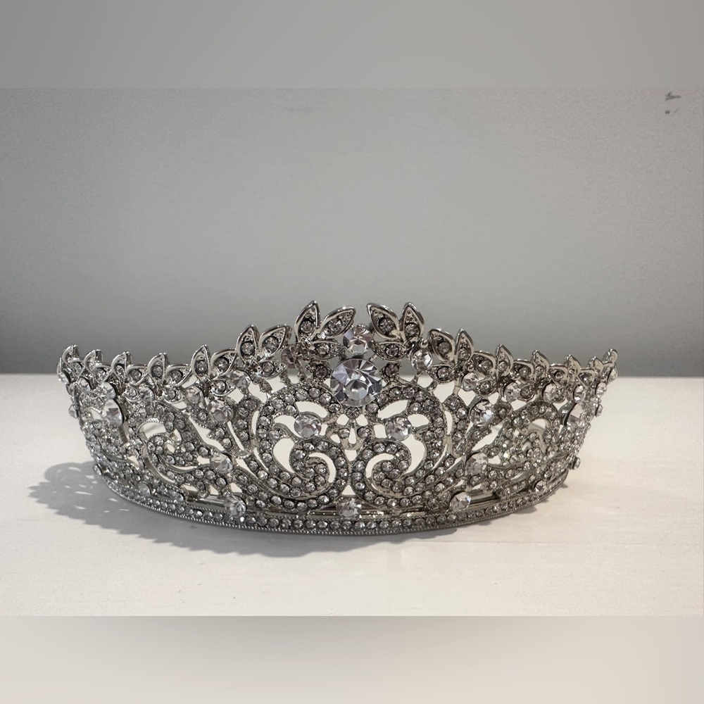 Tiara - Picture 4 of 8
